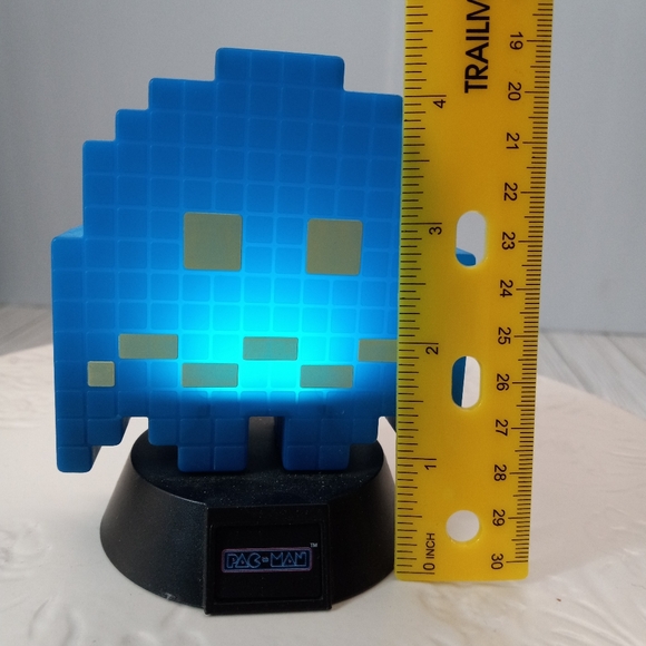Pac-Man Blue Ghost Mini Light - Picture 6 of 7